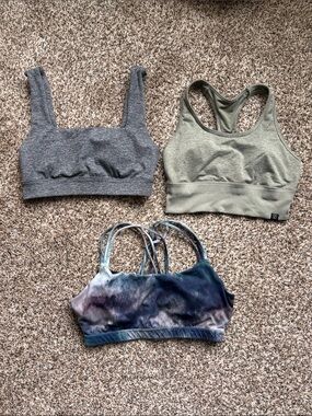 Women's small/medium Sports Bras bundle Gray, Olive & Tie-Dye gap fit